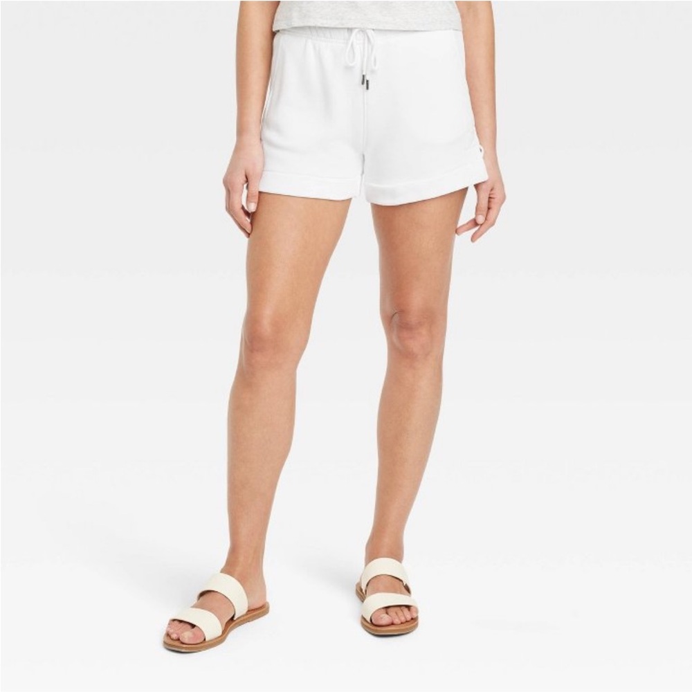 NWOT XS Women’s Mid Rise Fleece Shorts